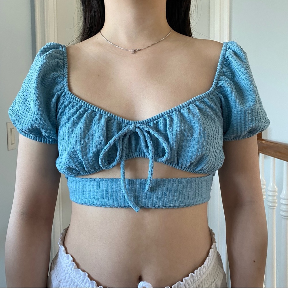Papermoon Knot Front Cut Out Short Sleeves Blue Crop Top Size S